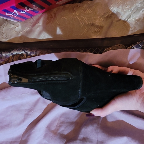 Yoki black criss cross wedge shoes size 7 - Picture 8 of 9